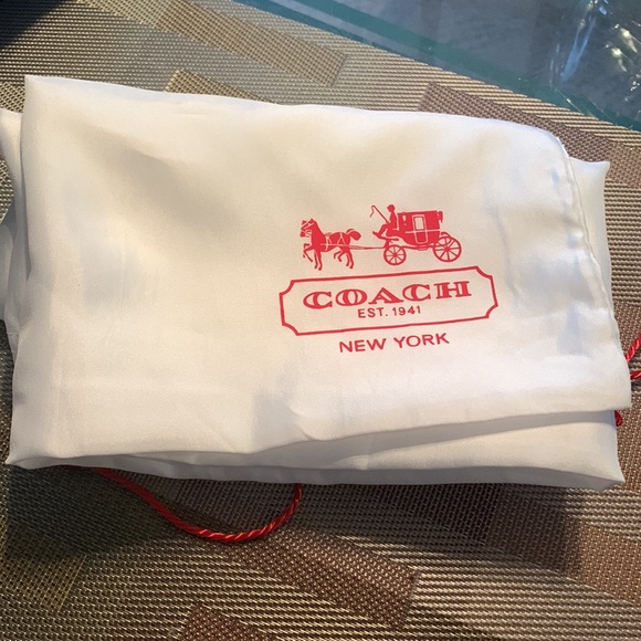 Coach used very few with a dust bag very unique design good size even for travel - Picture 13 of 17